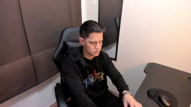 KendricTorres online show from May 26, 2026, 1:42 pm