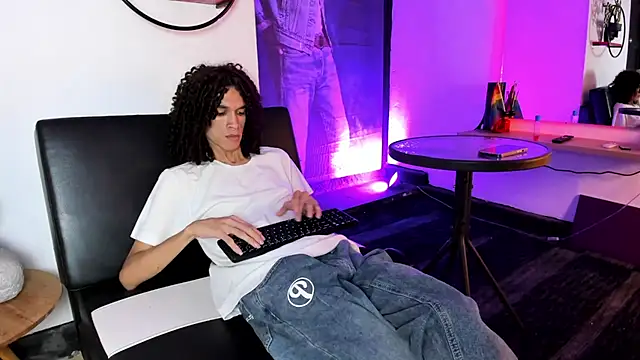 anddy hugecock online show from July 14, 2026, 9:10 pm