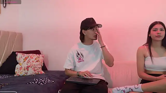 sweetauracouple online show from May 24, 2026, 12:16 pm