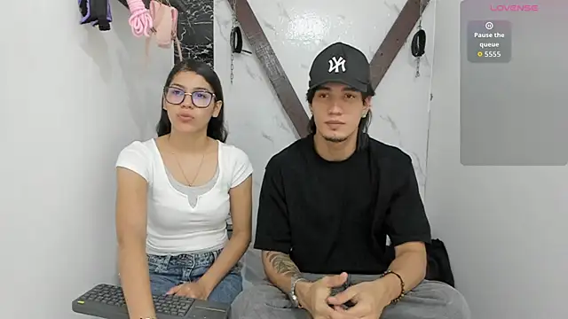 sweetauracouple online show from August 4, 2026, 2:49 am