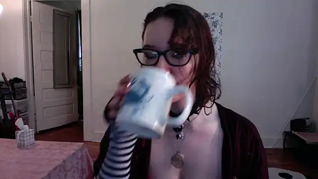 AnnywnBelle online show from April 30, 2026, 10:03 pm