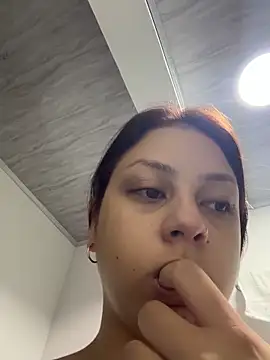 HayleyRoss  online show from July 17, 2026, 11:07 am