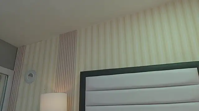 VioletSweetts online show from June 25, 2026, 2:42 am