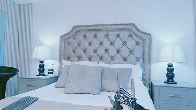VioletSweetts online show from July 1, 2026, 3:18 am