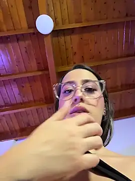 RenataVelasquez online show from June 30, 2026, 4:01 am