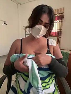 HotQueenSri online show from June 18, 2026, 4:44 am