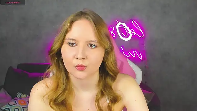 Snapshot of Emmaa_Kimm chatting on June 15, 2026, 1:06 am Emmaa Kimm online show from June 15, 2026, 1:06 am