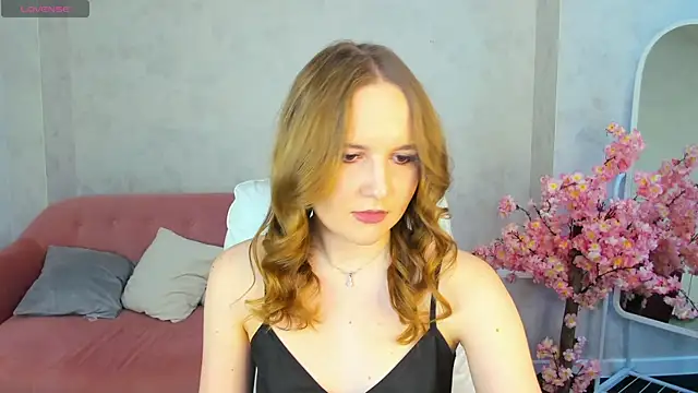 Snapshot of Emmaa_Kimm chatting on June 2, 2026, 1:05 am Emmaa Kimm online show from June 2, 2026, 1:05 am