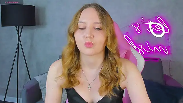 Snapshot of Emmaa_Kimm chatting on June 23, 2026, 1:03 am Emmaa Kimm online show from June 23, 2026, 1:03 am