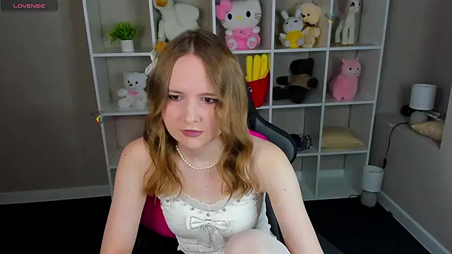 Snapshot of Emmaa_Kimm chatting on May 17, 2026, 12:54 am Emmaa Kimm online show from May 17, 2026, 12:54 am