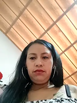 sexyandhotlatina2026 online show from April 28, 2026, 2:43 pm