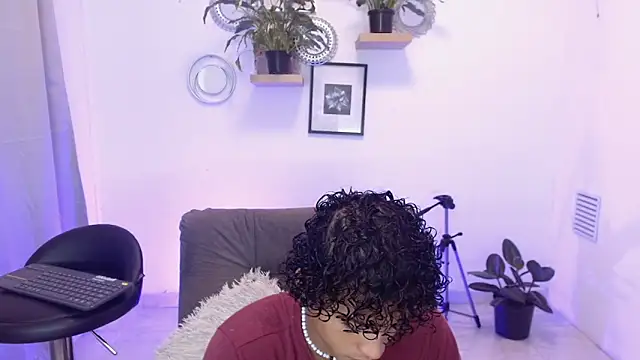 Snapshot of hades_derox_ chatting on May 10, 2026, 12:14 am hades derox online show from May 10, 2026, 12:14 am