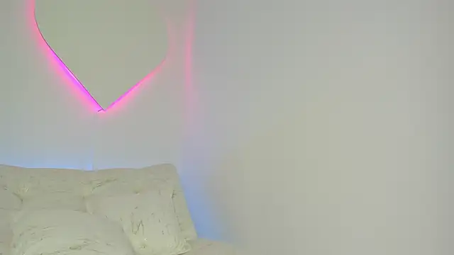 Snapshot of LiaCampbell_ chatting on May 8, 2026, 10:35 pm LiaCampbell online show from May 8, 2026, 10:35 pm