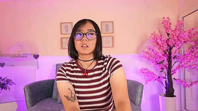 VioletJoness  online show from June 2, 2026, 11:43 am