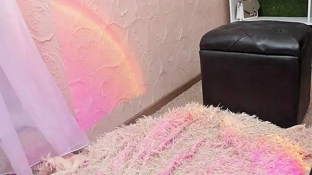 lililiana online show from June 18, 2026, 9:08 am