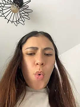 EmilyCxx online show from July 8, 2026, 12:03 am