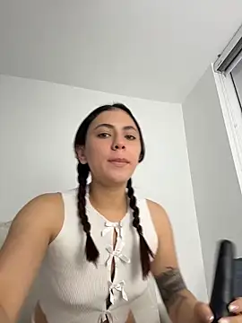 EmilyCxx online show from June 13, 2026, 4:10 am