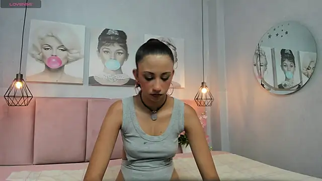 Snapshot of Miabloom19_ chatting on May 9, 2026, 3:10 am Miabloom19 online show from May 9, 2026, 3:10 am
