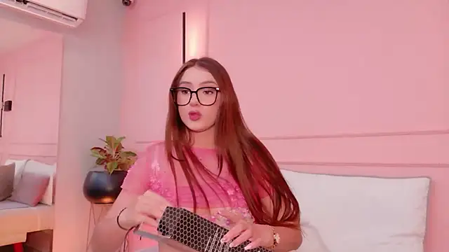 DanielleDNicola online show from July 9, 2026, 1:32 pm