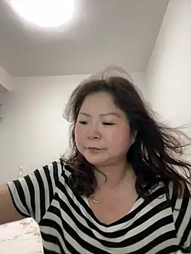 linda51863 online show from May 23, 2026, 1:10 pm