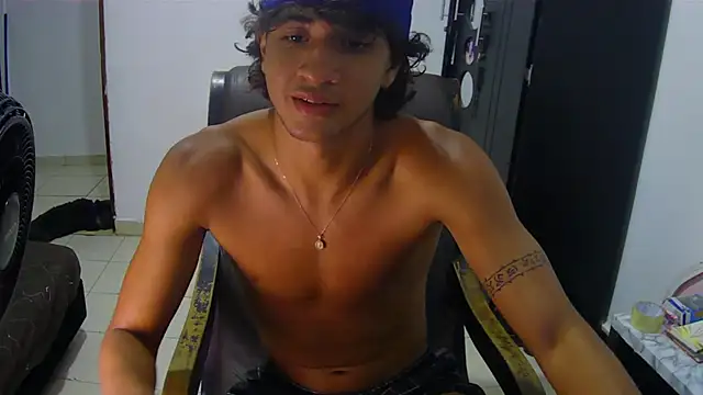 Snapshot of Hansel_take chatting on July 9, 2026, 12:44 am Hansel take online show from July 9, 2026, 12:44 am