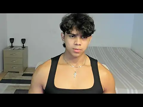 noahprada online show from May 12, 2026, 6:21 am