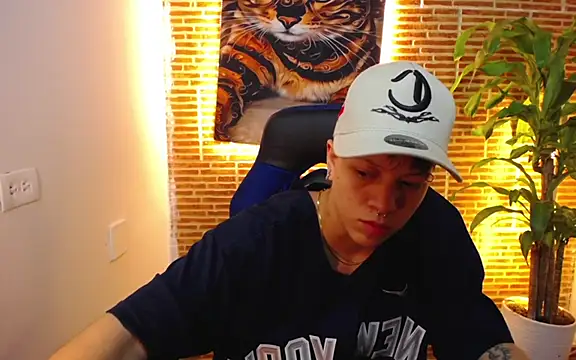 Snapshot of Asher_addamss_ chatting on May 9, 2026, 2:37 am Asher addamss online show from May 9, 2026, 2:37 am