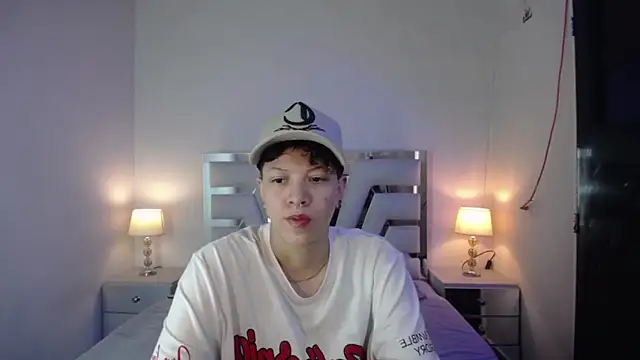 Snapshot of Asher_addamss_ chatting on May 3, 2026, 6:33 pm Asher addamss online show from May 3, 2026, 6:33 pm