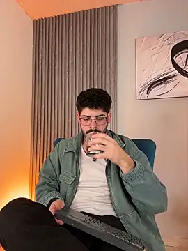 DomBoy  online show from June 20, 2026, 7:52 pm