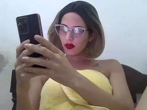 Snapshot of Xoeni chatting on May 9, 2026, 2:04 am Xoeni online show from May 9, 2026, 2:04 am