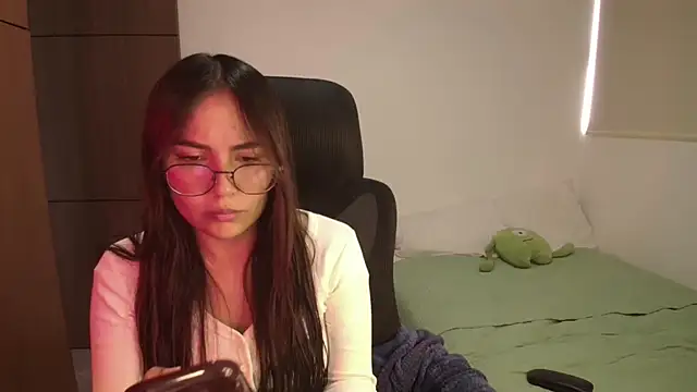 abbyyandmaxx online show from May 19, 2026, 4:36 pm