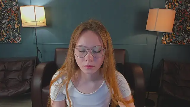 FloraLarsson online show from June 10, 2026, 3:30 am