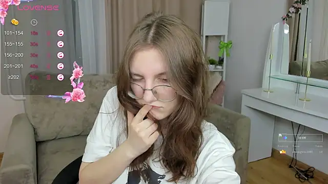 Snapshot of iMagdaLunna chatting on June 4, 2026, 6:23 pm iMagdaLunna online show from June 4, 2026, 6:23 pm