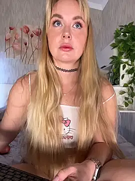 Kitty-Kelsi online show from May 30, 2026, 9:37 am