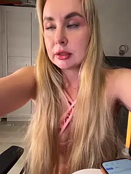 Kitty-Kelsi online show from May 25, 2026, 7:40 am