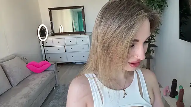 Victoria Jess online show from May 10, 2026, 11:25 am