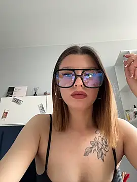 Dana Lux online show from April 30, 2026, 11:17 am