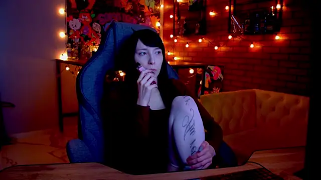 SeraphineSparda online show from May 21, 2026, 11:51 am