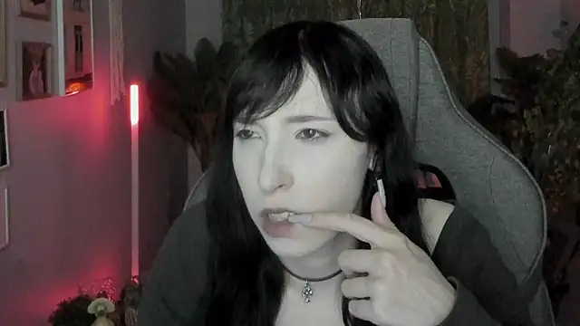 Snapshot of SeraphineSparda chatting on July 17, 2026, 11:51 am SeraphineSparda online show from July 17, 2026, 11:51 am