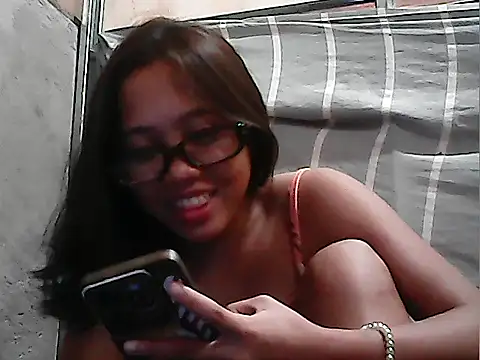 Snapshot of Yours_AsianPinayGirl18 chatting on July 4, 2026, 11:42 pm Yours AsianPinayGirl18 online show from July 4, 2026, 11:42 pm