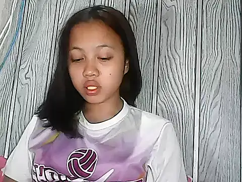 Snapshot of Yours_AsianPinayGirl18 chatting on July 29, 2026, 10:20 pm Yours AsianPinayGirl18 online show from July 29, 2026, 10:20 pm