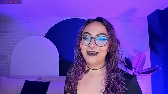 Snapshot of LoiseHarper chatting on May 5, 2026, 3:31 am LoiseHarper online show from May 5, 2026, 3:31 am