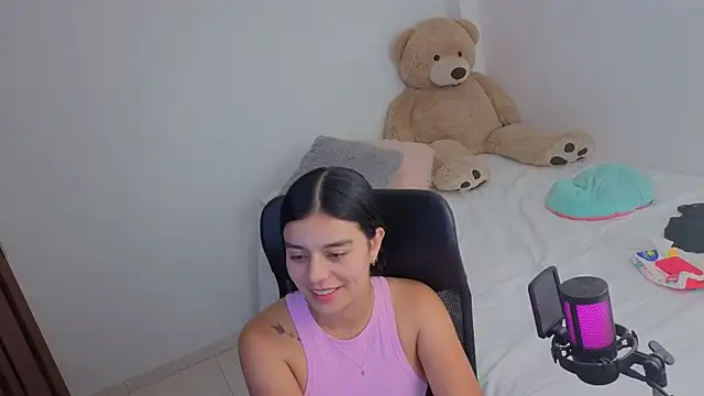 valerihouse  online show from May 9, 2026, 2:48 am