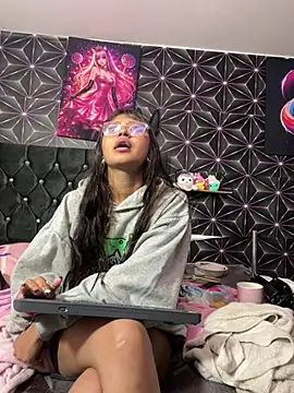 Snapshot of Noa_lau chatting on July 19, 2026, 10:01 am Noa lau online show from July 19, 2026, 10:01 am