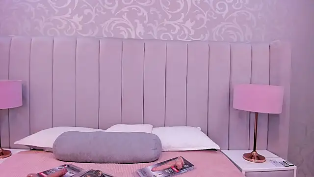 Snapshot of MadeleynRose chatting on June 9, 2026, 8:10 pm MadeleynRose online show from June 9, 2026, 8:10 pm