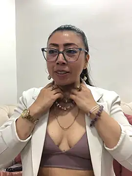 Snapshot of FranciscaVera chatting on July 11, 2026, 5:57 pm FranciscaVera online show from July 11, 2026, 5:57 pm