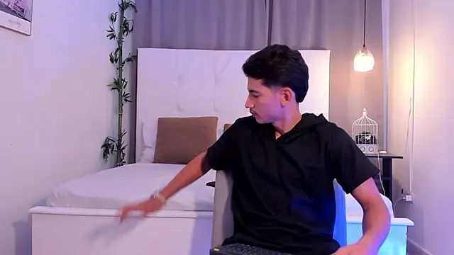 Alejo-and-Thiago online show from July 18, 2026, 12:14 pm