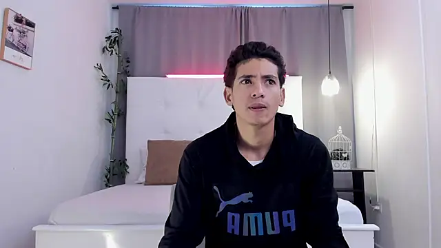 Alejo-and-Thiago online show from June 20, 2026, 12:32 pm