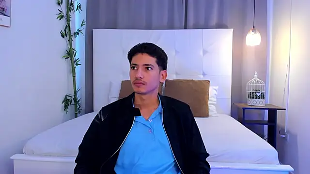 Alejo-and-Thiago online show from July 20, 2026, 1:24 pm