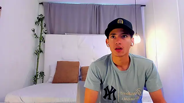 Alejo-and-Thiago online show from June 23, 2026, 12:25 pm